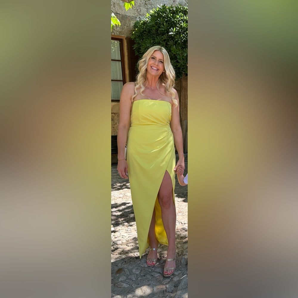 Jewel Badgley Mischka Elegant Yellow Strapless Gown